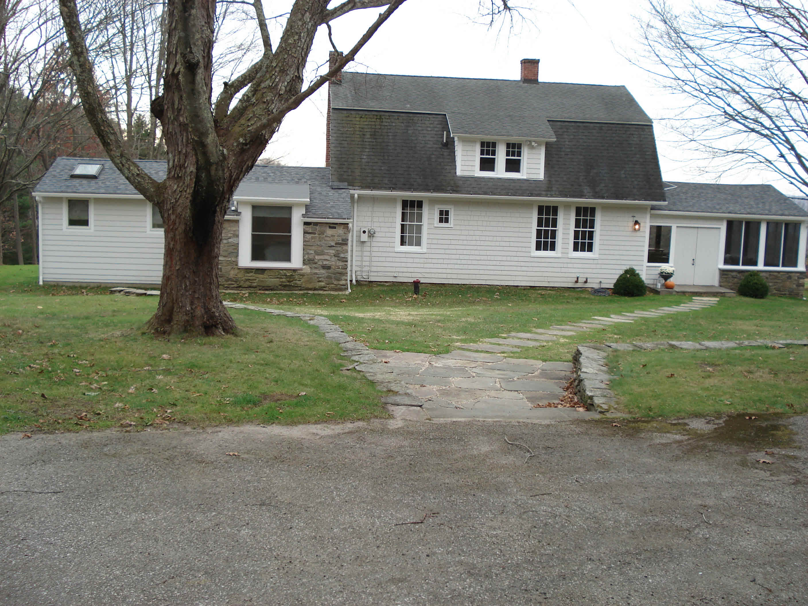 Building photograph for 180 CURTIS RD